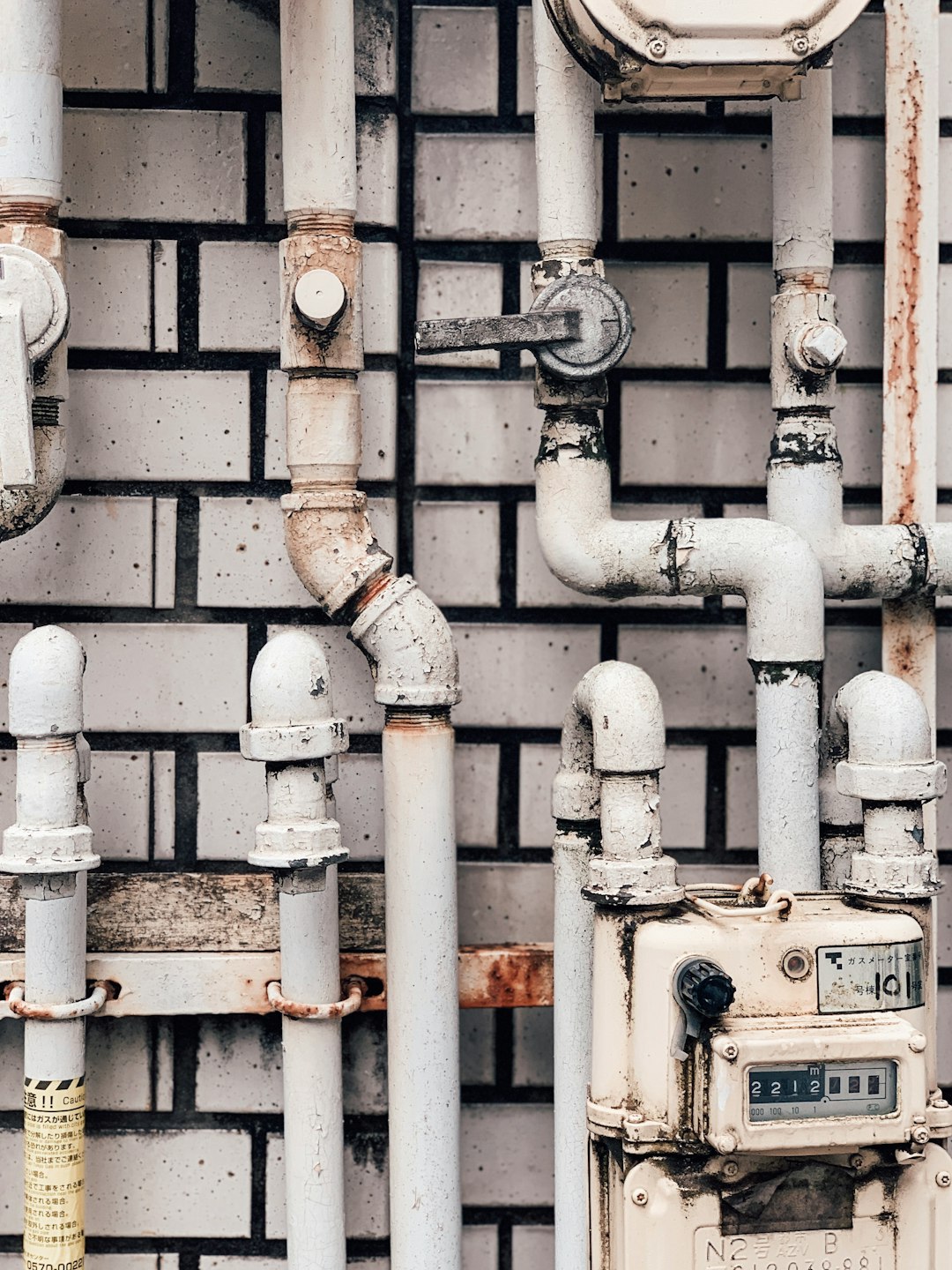 white-water-pipes-with-analog-water-meter-obyysqyetho